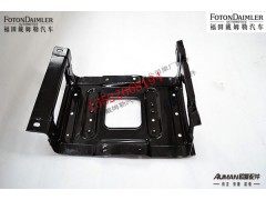 F1B24984504106,下脚踏板护罩支架总成(右),北京源盛欧曼汽车配件有限公司