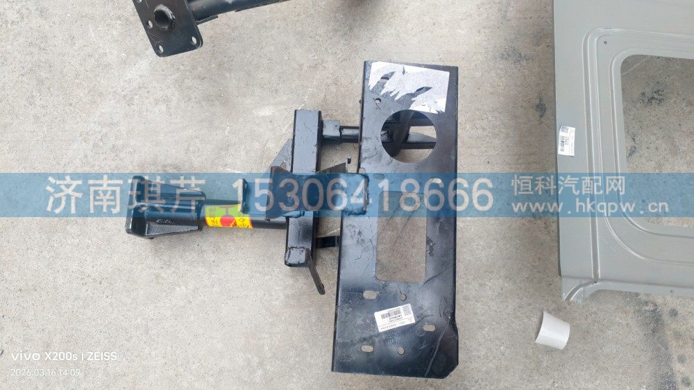 右踏步骨架總成