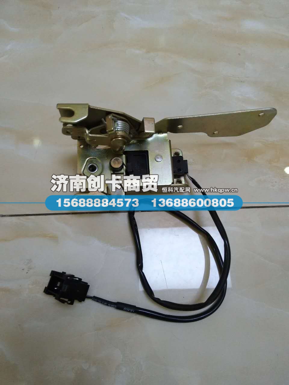 适用于德龙X3000车门锁体（左）DZ14251340013