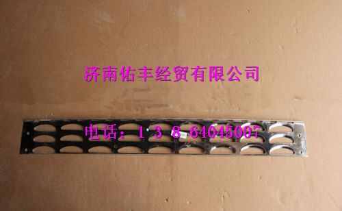 重汽豪沃A7保险杠高位防滑板WG1664240017