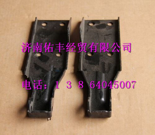 重汽豪沃A7右前脸合页WG1664110022
