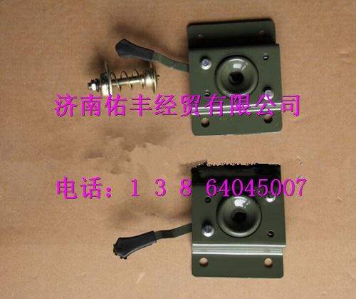 重汽豪沃A7左面罩锁WG1664110027