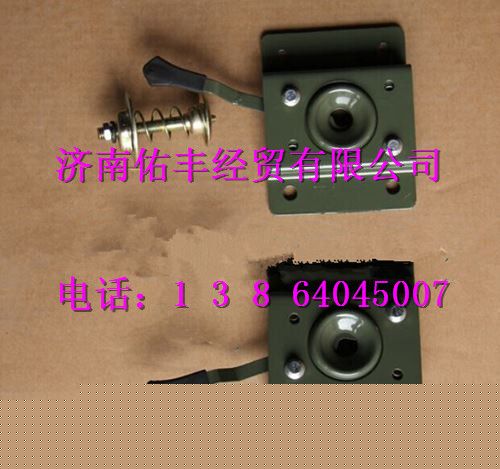 重汽豪沃A7右面罩锁WG1664110028