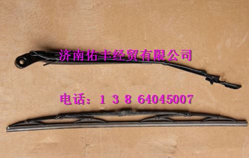 重汽豪沃A7雨刮臂WG1661740023