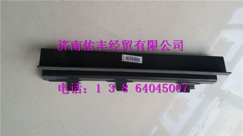 重汽豪沃T5G蓄电池压板811W41860-0151
