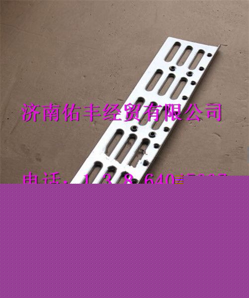 重汽豪沃10款保险杠防滑板WG1642240060