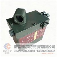 重汽新斯太尔配件D7B右置车驾驶室手动液压油泵举升泵阀WG9719826001