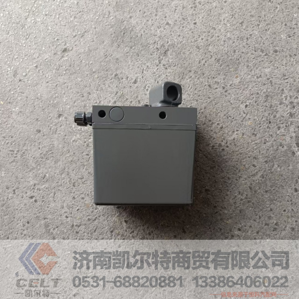 重汽豪沃液压手动油泵（右置车）WG9719826001液压举升泵手油泵图2