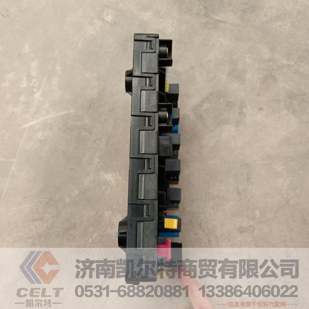 电器接线盒总成WG9716582301 重汽豪沃HOWO驾驶室主板中央配电装置/WG9716582301