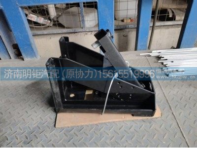 TZ972586000009TD0013,侧置备胎架总成,济南明钜汽车配件有限公司（原济南协力）