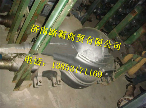 重汽豪沃中桥桥壳总成(橡胶悬架)