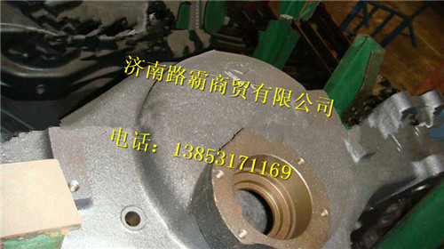 重汽豪沃三段式铸造中桥壳总成(QT)(1850,断开式,提升型