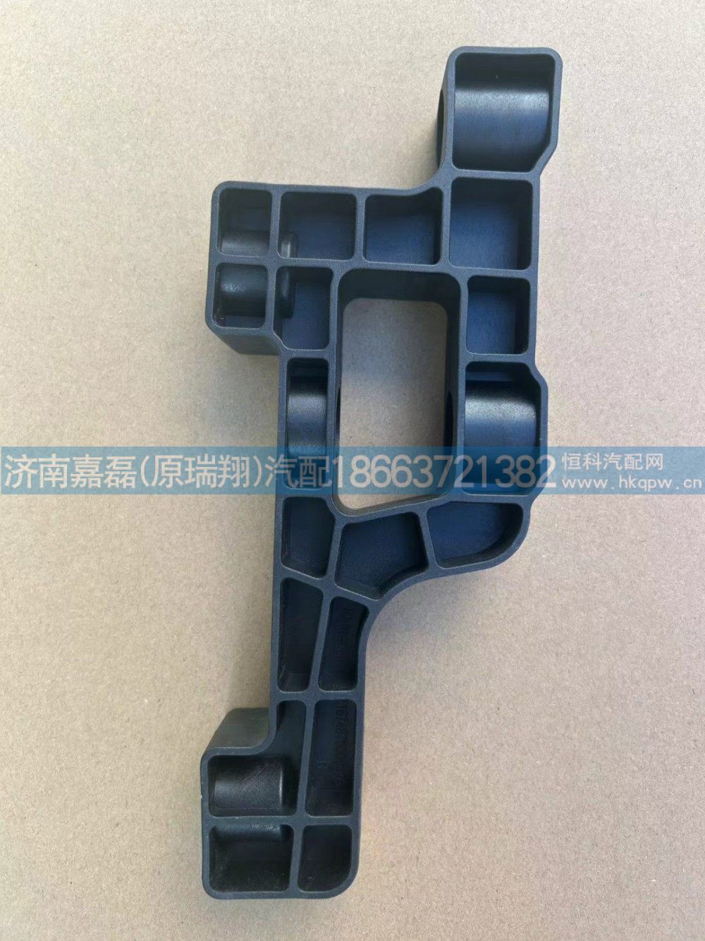 YZ167487000042,遮阳罩右支架（MAX-E）,济南嘉磊汽车配件有限公司(原济南瑞翔)