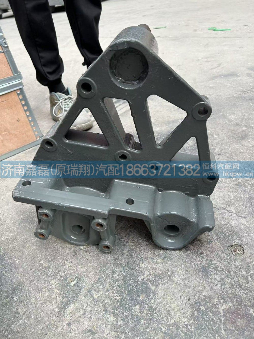 WG9731520083,前簧左组合支架总成(三层车架用),济南嘉磊汽车配件有限公司(原济南瑞翔)