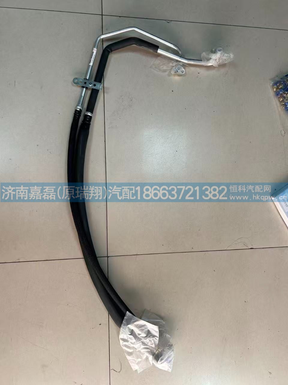 重汽HOWO-V7空调管    编号EZ1642821007