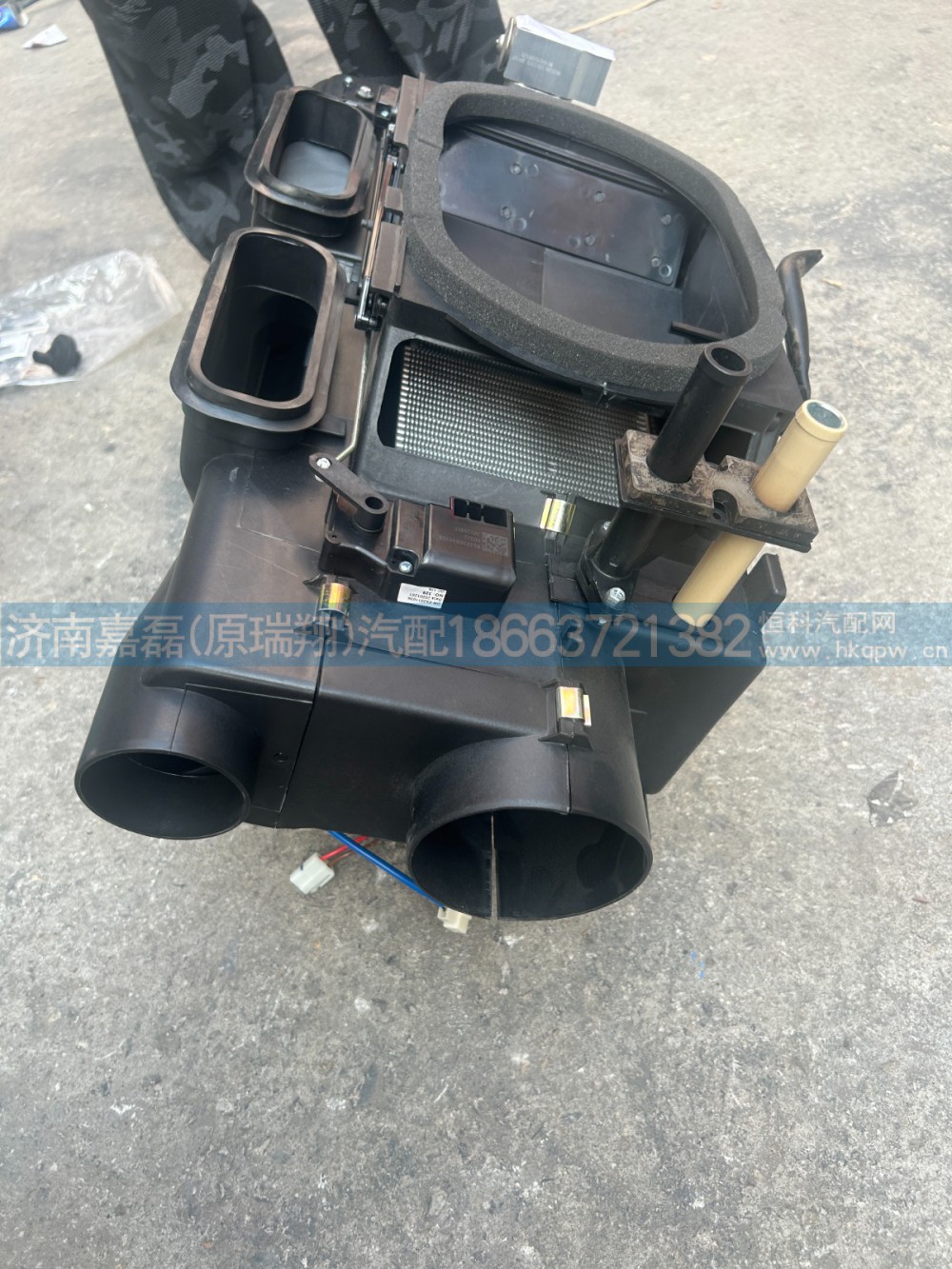 WG1642821060,暖风机总成（外置水阀）,济南嘉磊汽车配件有限公司(原济南瑞翔)