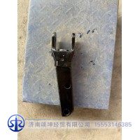 DZ9100680065   前桥减震器连接叉及座