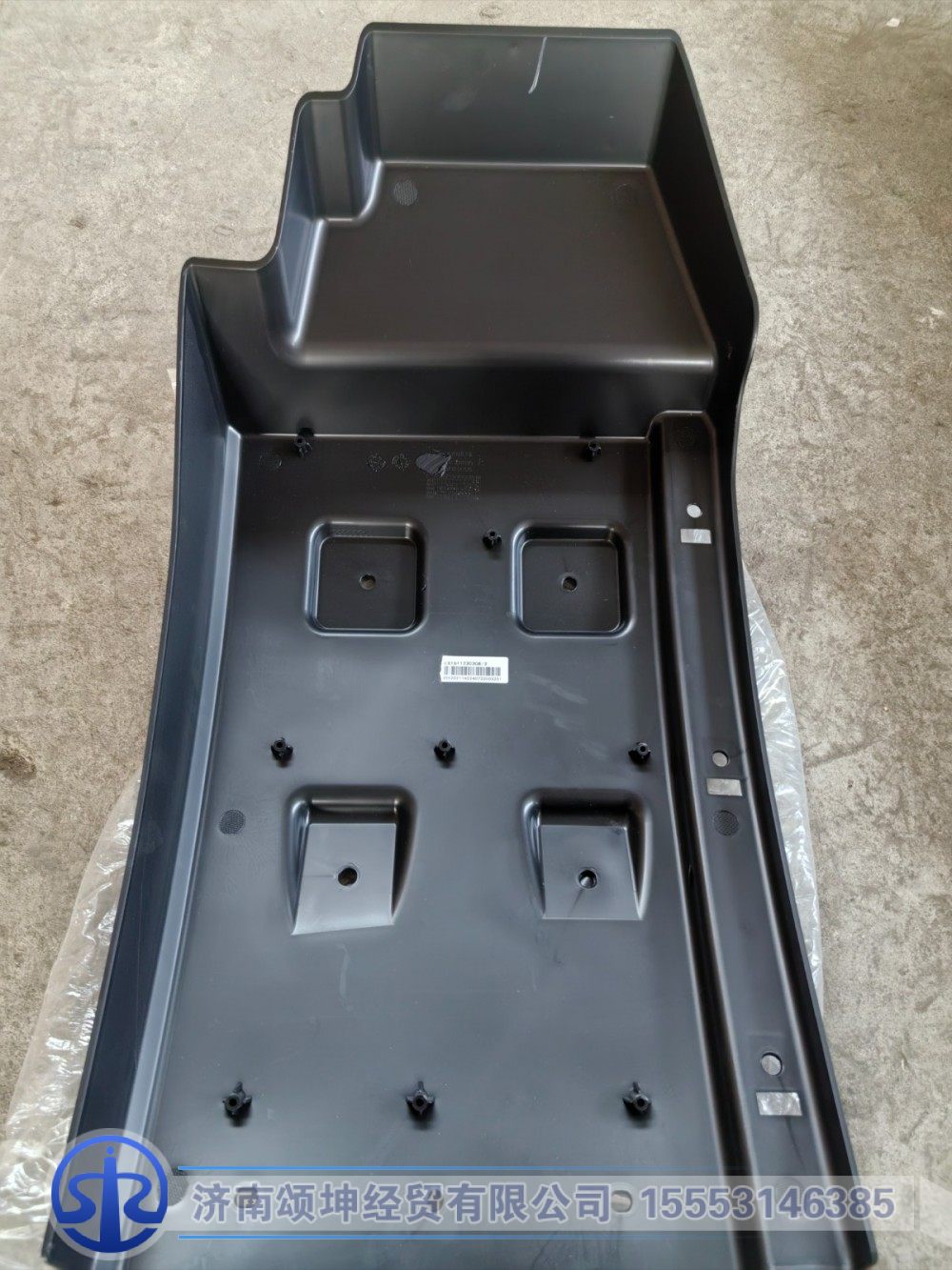 LG1611230308      輕卡前輪后檔泥板右