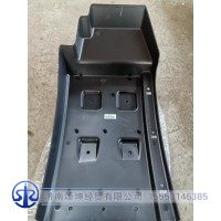 LG1611230308      轻卡前轮后档泥板右