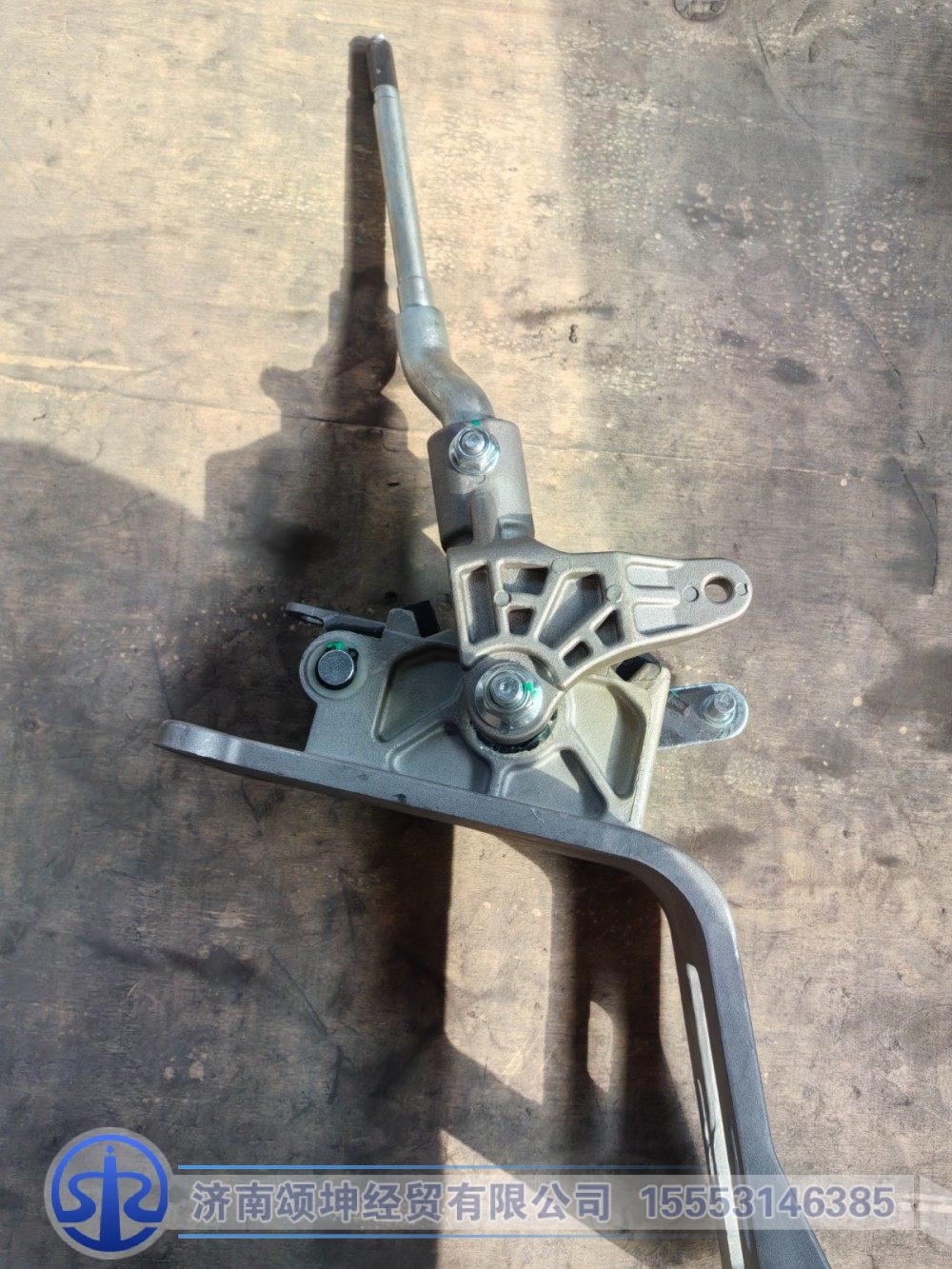 LG9704240446,操纵器总成(选挡臂左置),济南颂坤经贸有限公司