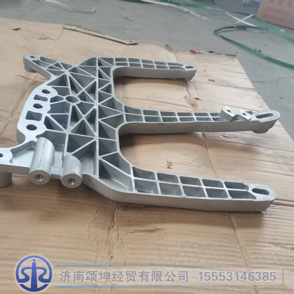 AZ963193000062,提升保险杠右支架,济南颂坤经贸有限公司