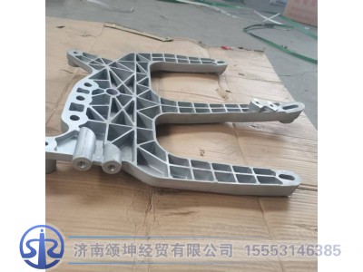 AZ963193000062,提升保险杠右支架,济南颂坤经贸有限公司