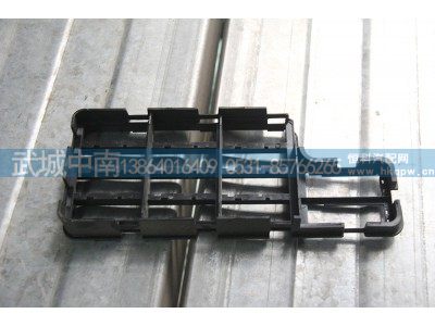 811W25441-0654,左侧插接器安装支架,济南武城重型车外饰件厂