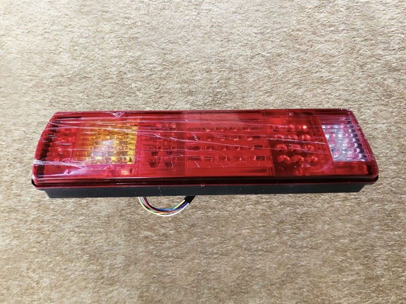 AZ9200810010,LED后尾灯(右）LED rear rear light (right),济南向前汽车配件有限公司