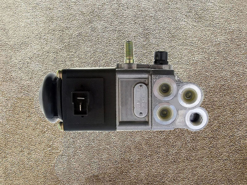 81.74920.6017,门泵电磁阀Door pump solenoid valve,济南向前汽车配件有限公司