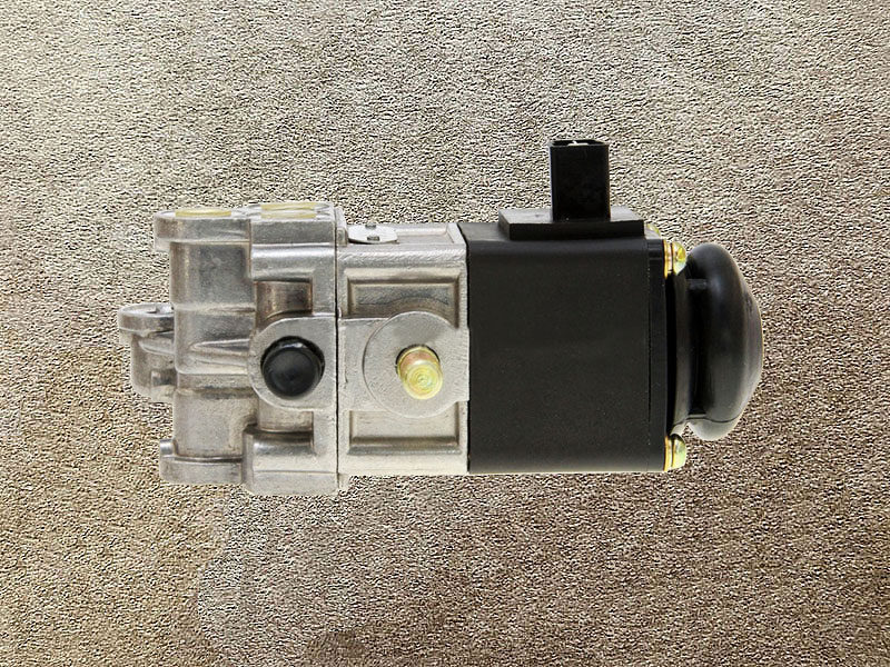 81.74920.6017,门泵电磁阀Door pump solenoid valve,济南向前汽车配件有限公司