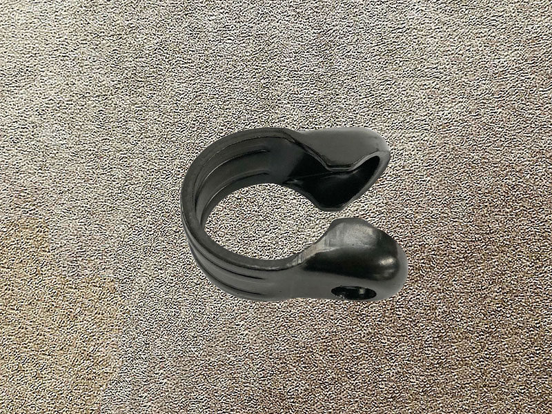 DZ9100430006,Steering rod fastening clamp,济南向前汽车配件有限公司