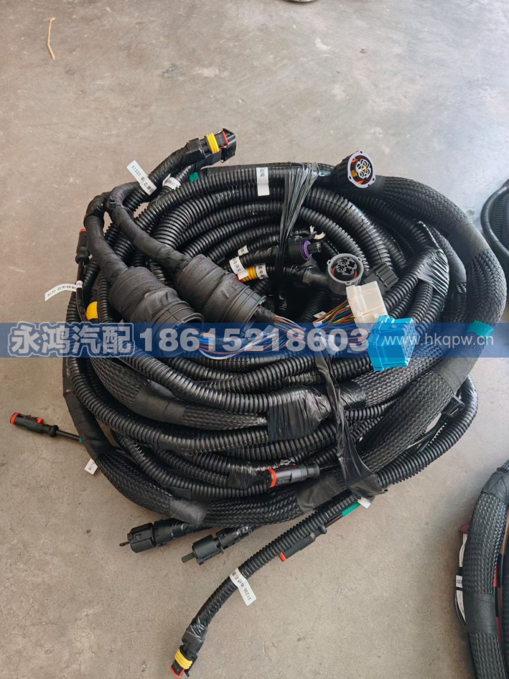DZ96259778118车架线束(MA/S40/6×4/后悬750/国产4ABS/全盘/气瓶后背/管状飞机梁/横梁2200)