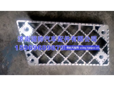 WG1664239081,豪沃左踏板防滑板,济南源帅汽车配件有限公司