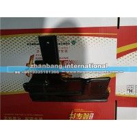 重汽豪沃TH7面罩左鉸鏈座轉(zhuǎn)接支架總成