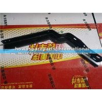 重汽豪瀚N7G右导流板中支架