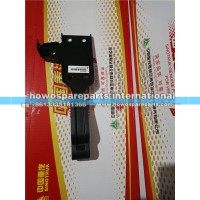 重汽豪沃TH7左链接板WG1664119021