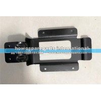 重汽豪沃TH7面罩开启手柄支架WG1664239017