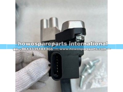 AZ962258000501,汕德卡C7提升左置油门踏板,济南冠泽卡车配件营销中心