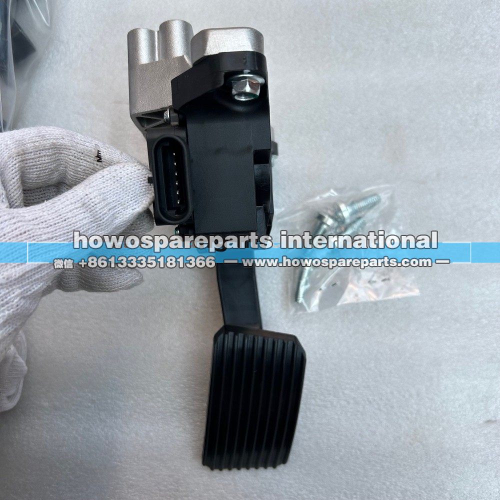 AZ962258000501,汕德卡C7提升左置油门踏板,济南冠泽卡车配件营销中心