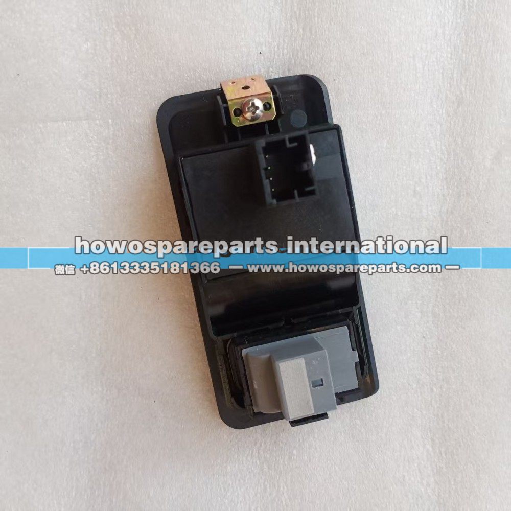 LG1611338035,豪沃轻卡左门控开关面板,济南冠泽卡车配件营销中心