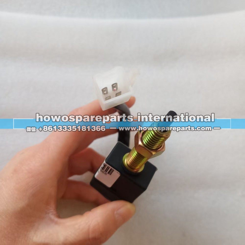 3750410-K11001-B,东风轻卡制动灯开关总成,济南冠泽卡车配件营销中心