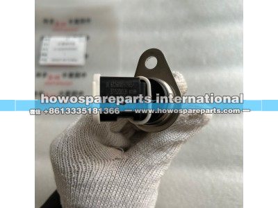 612600090985,潍柴发动机水温传感器,济南冠泽卡车配件营销中心