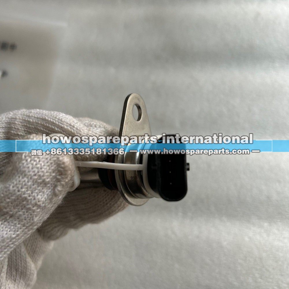 612600090985,潍柴发动机水温传感器,济南冠泽卡车配件营销中心