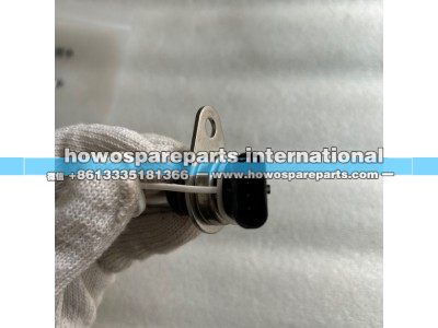 612600090985,潍柴发动机水温传感器,济南冠泽卡车配件营销中心