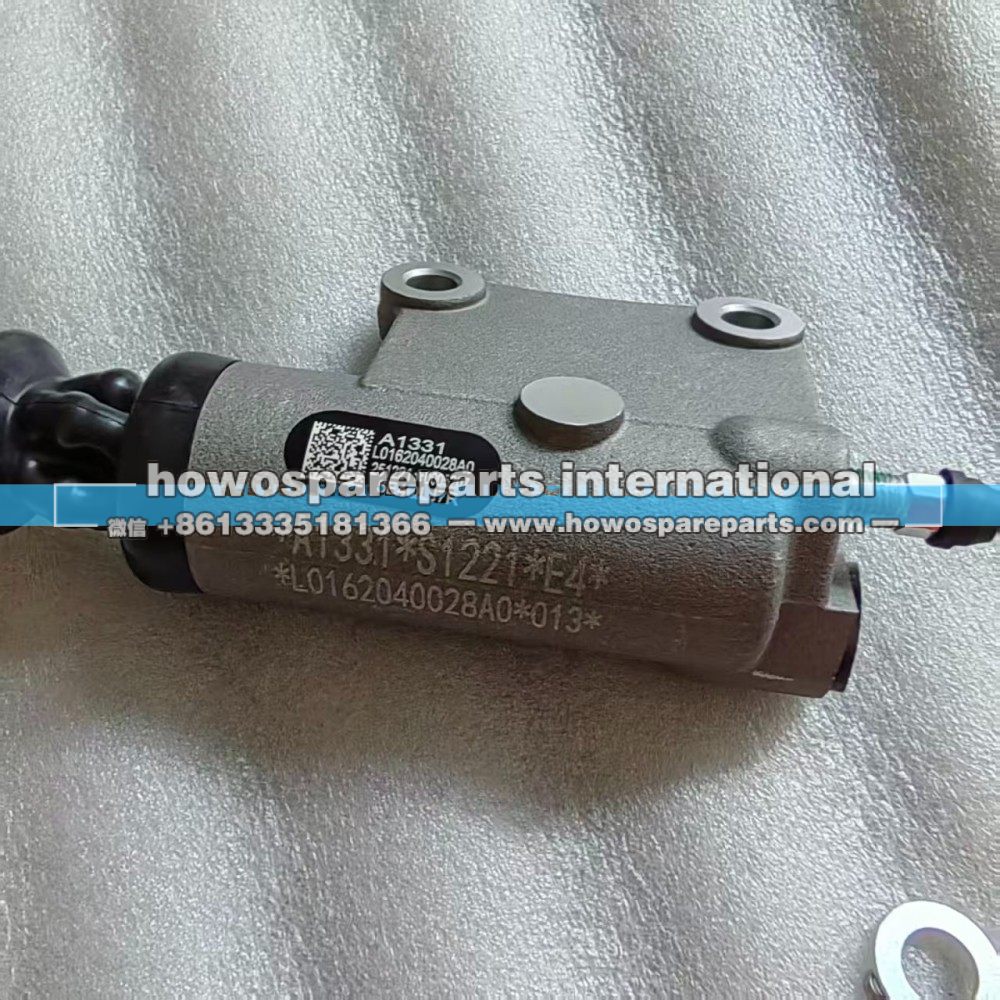 L0162040028A0,欧曼离合器总泵主缸,济南冠泽卡车配件营销中心