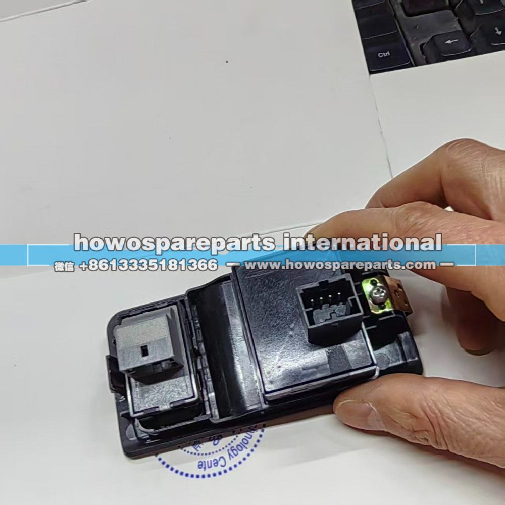 豪沃轻卡左门控开关面板，LG1611338035，50元/LG1611338035