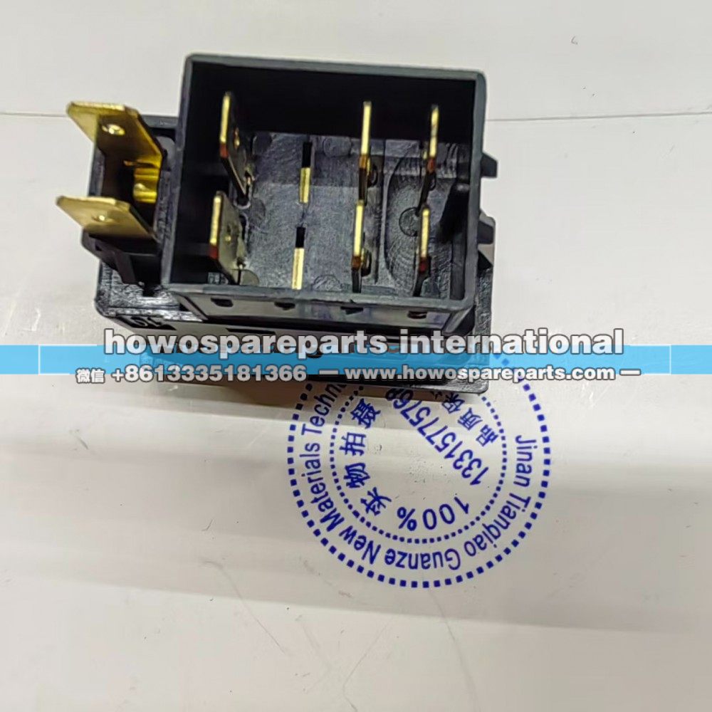 BZ53715800070   重汽码头车翘板开关/BZ53715800070