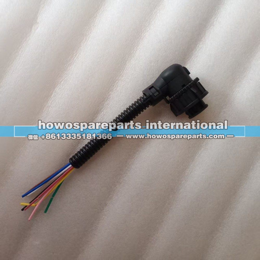 DZ95189811211+001,陕汽X3000后尾灯插头,济南冠泽卡车配件营销中心