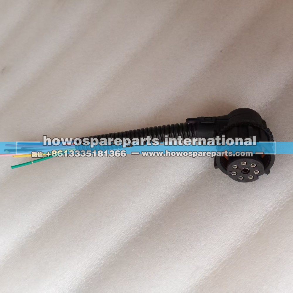 DZ95189811211+001,陕汽X3000后尾灯插头,济南冠泽卡车配件营销中心