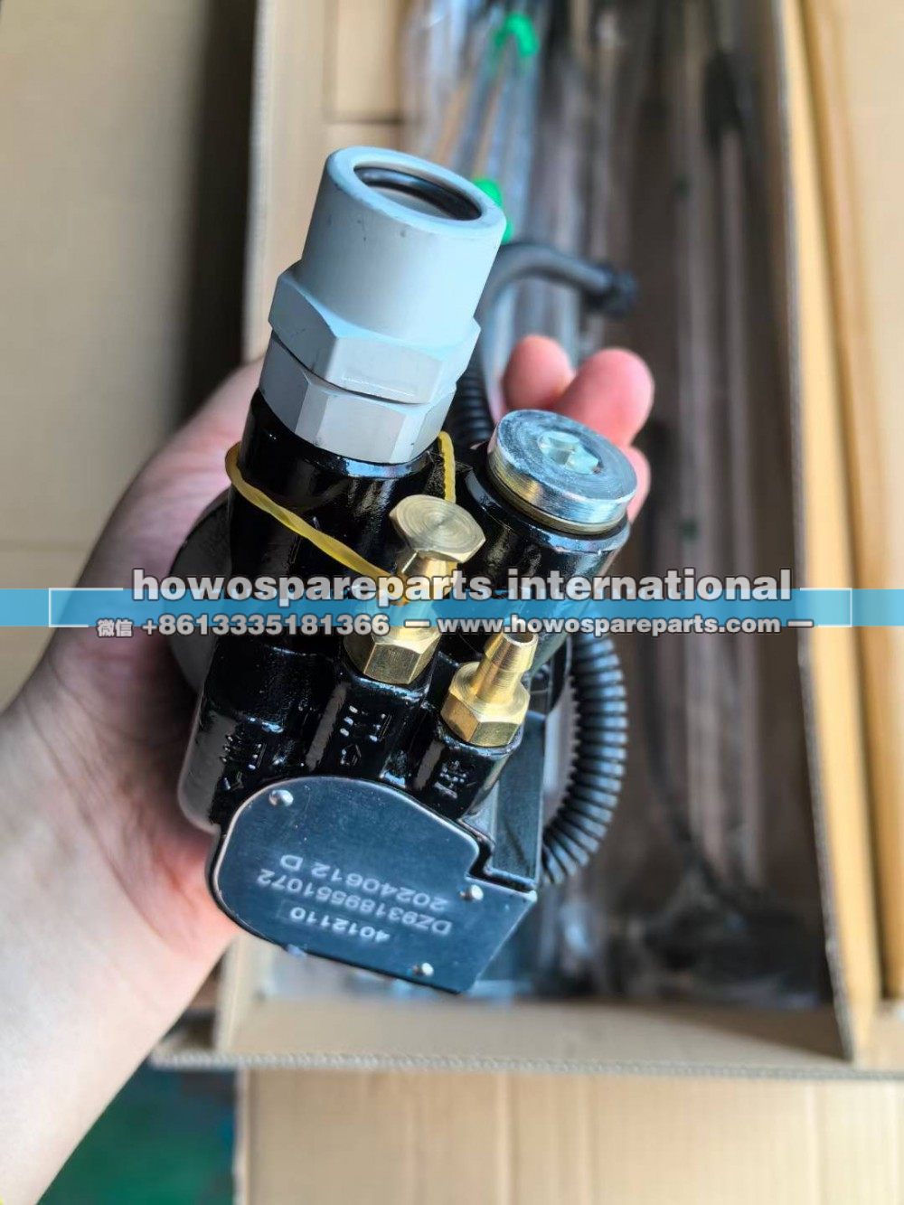 DZ93189551072,陕汽X6000油量传感器,济南冠泽卡车配件营销中心